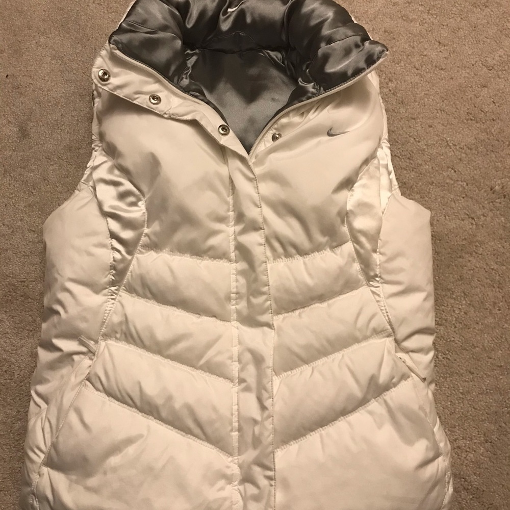 Women's Nike down reversible vest (L)
